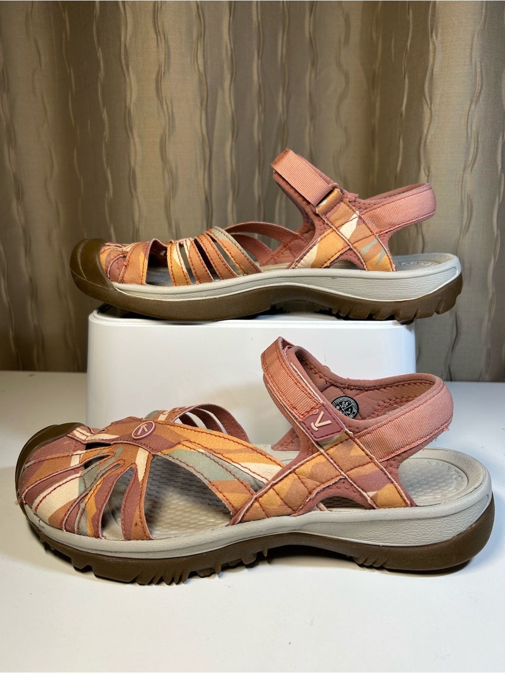 Keen Rose Women's 8.5 Peach Cream Tan Multicolor Closed Toe Strappy Sandal - Picture 5 of 16
